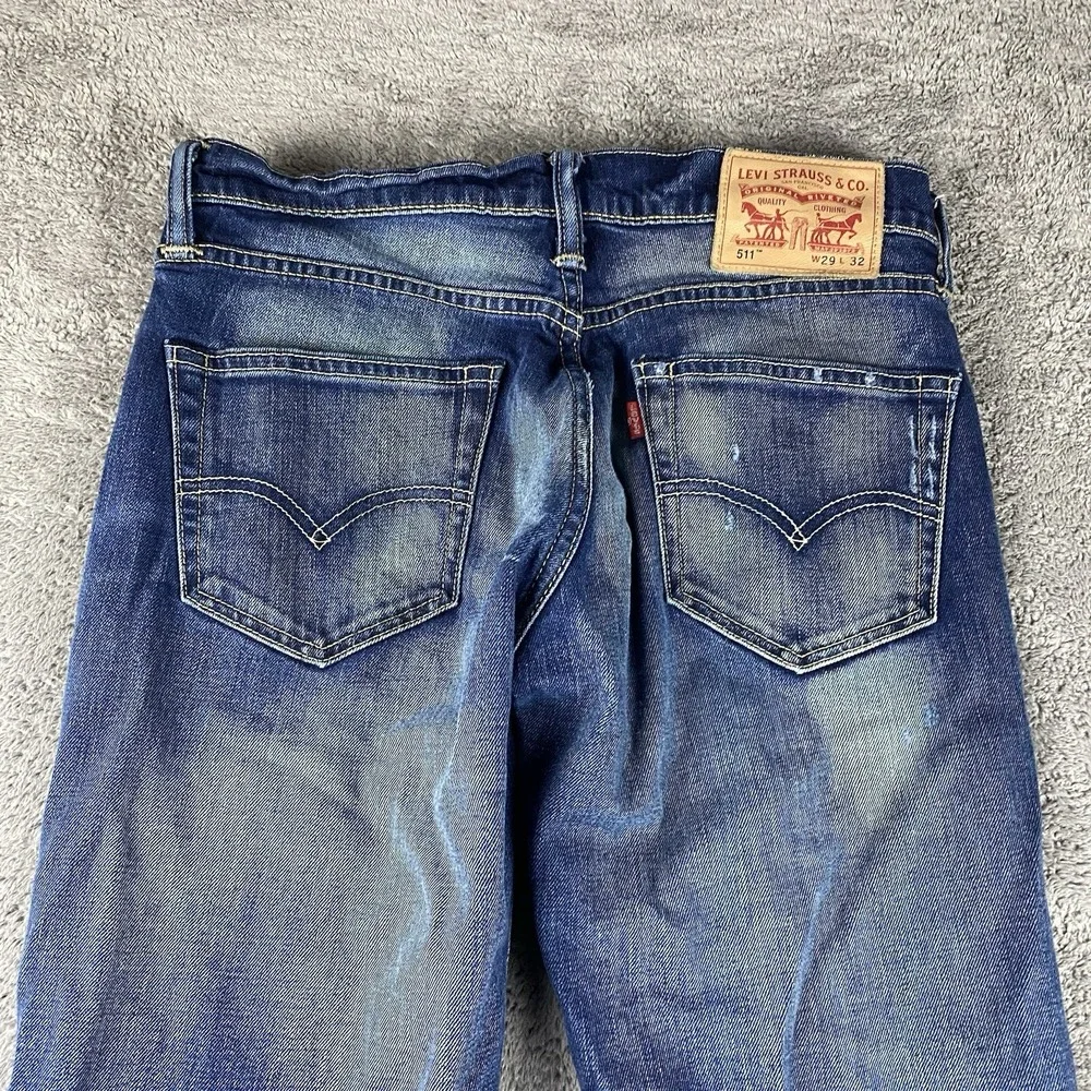 Levis some paint